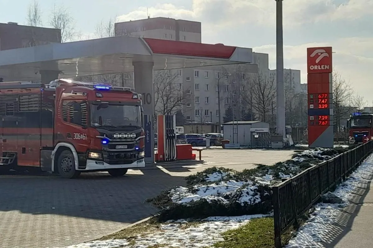 Akcja służb na krakowskim Ruczaju. Kierowca uderzył w zbiornik z gazem