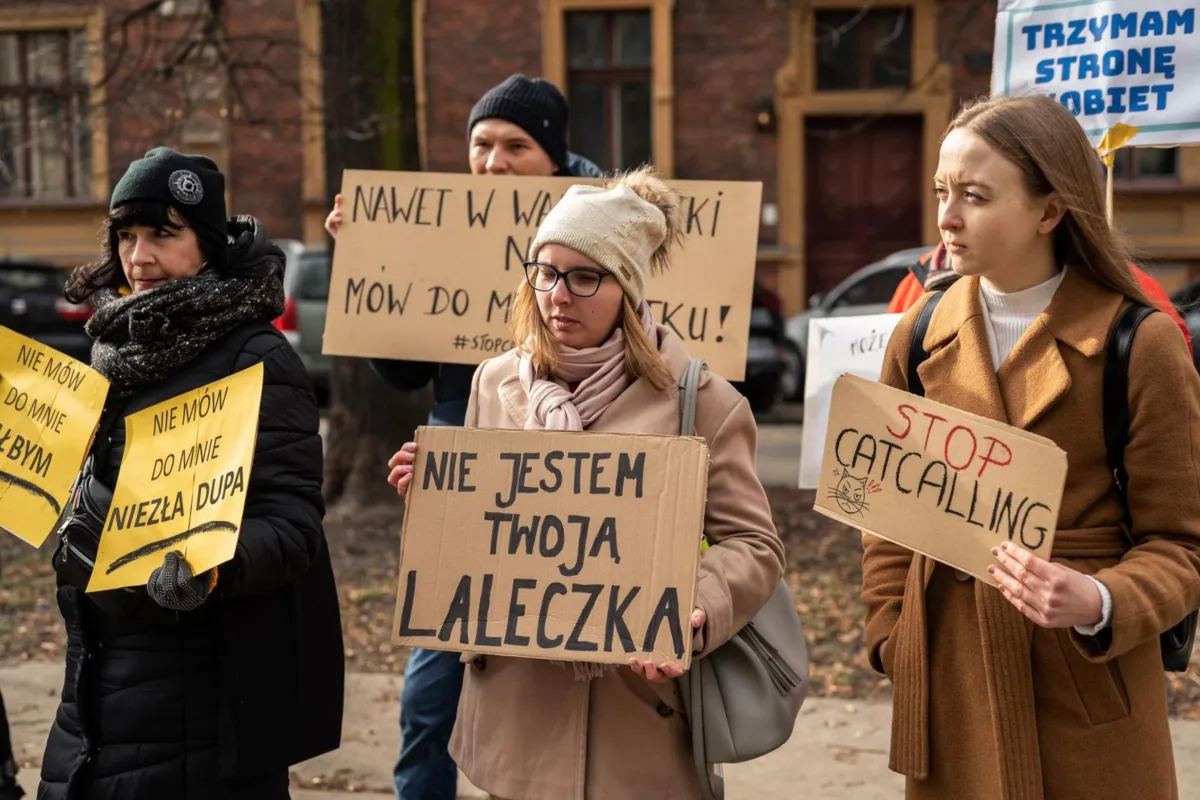 Aktywistki ruchu Polska 2050 zwracają uwagę na problem molestowania w przestrzeni publicznej