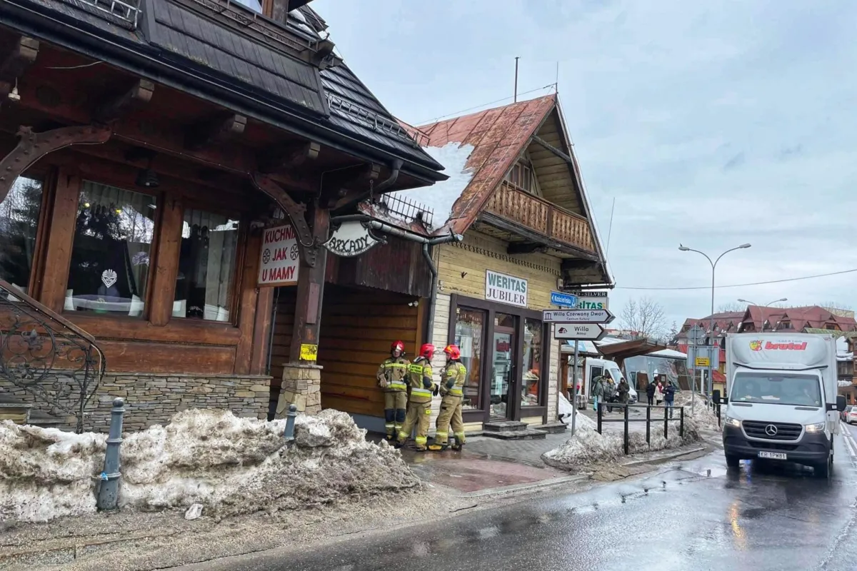 Deszczowo i wietrznie na Podhalu. W Zakopanem doszło do podtopienia karczmy