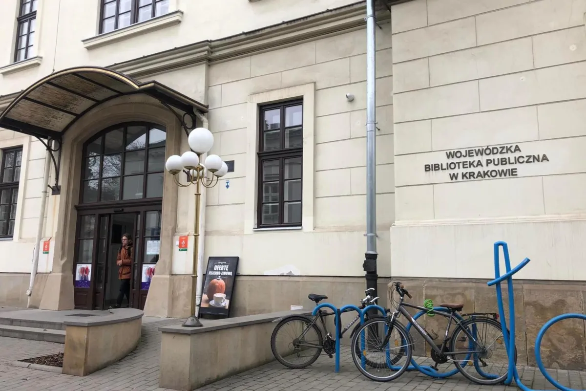 Wojewódzka Biblioteka Publiczna przy ulicy Rajskiej w Krakowie w piątki będzie jednak otwarta