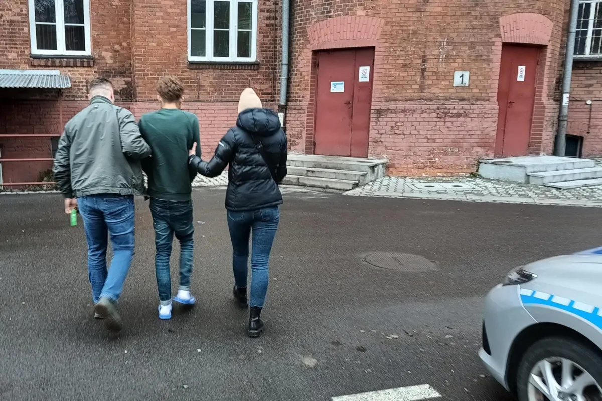 18-latkowie narodowości romskiej oszukiwali „na policjanta”
