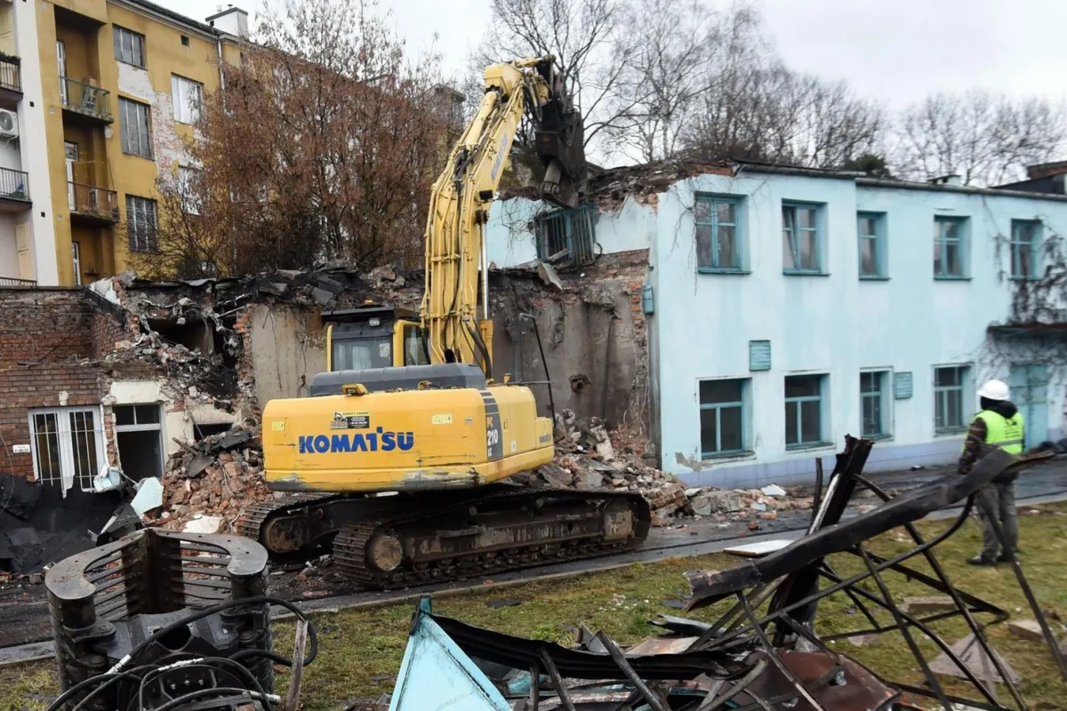 Rozbiórka budynków na terenie Wesołej w Krakowie. Tu mogą powstać bloki