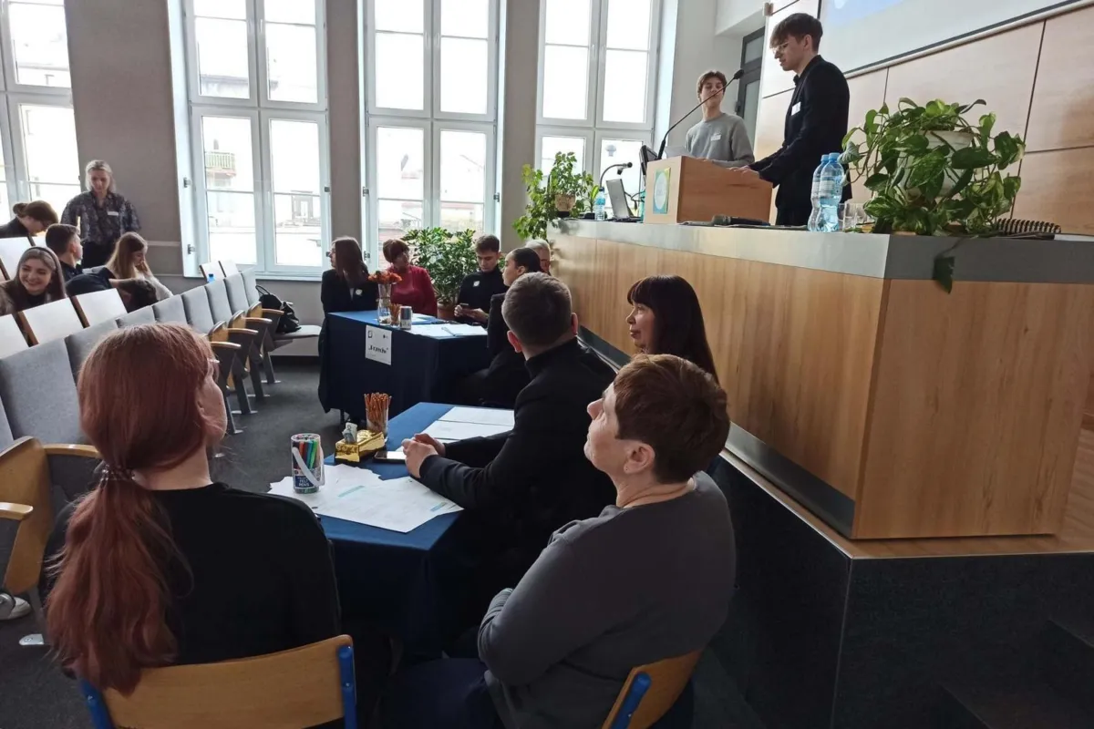 Kartą czy gotówką? Międzypokoleniowa debata
