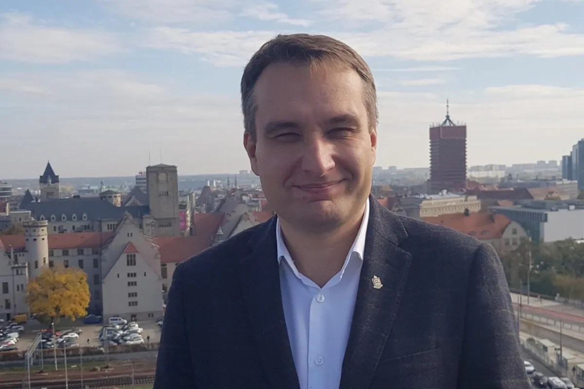 Mariusz Wiśniewski: nocny zakaz sprzedaży alkoholu uderza w sklepy działające pod przykrywką sklepów spożywczych