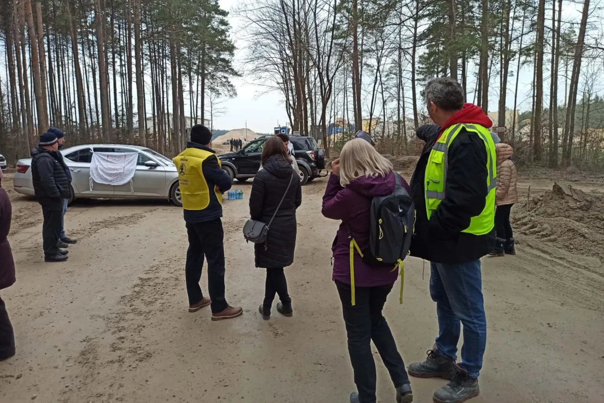 Mieszkańcy gminy Klucze protestowali pod kopalnią dolomitu Cemex