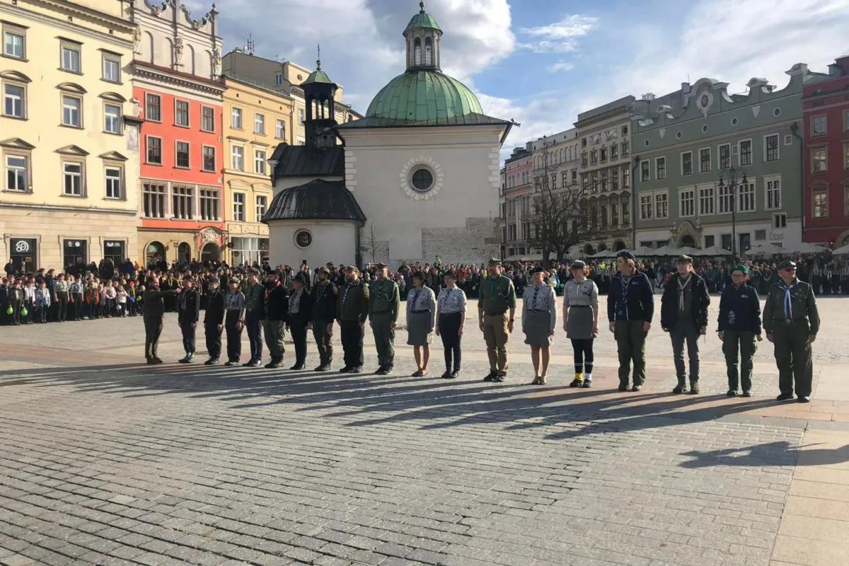 Kraków: uroczysty apel ZHP na Rynku Głównym