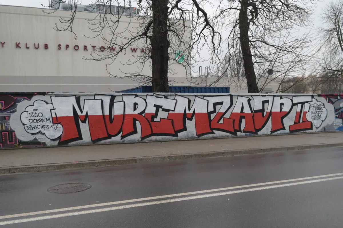 Mural "Murem za JPII" przy ulicy Głowackiego w Krakowie
