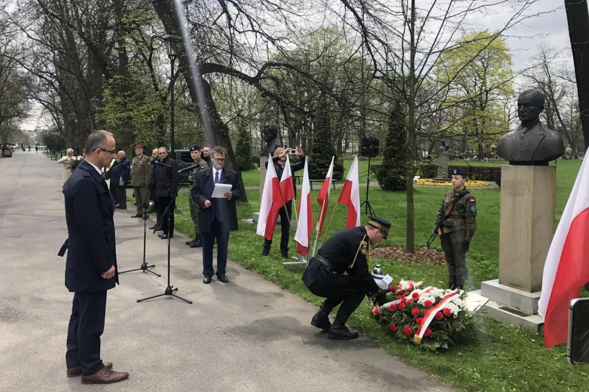W Parku Jordana złożono kwiaty przed popiersiem Wojciecha Korfantego