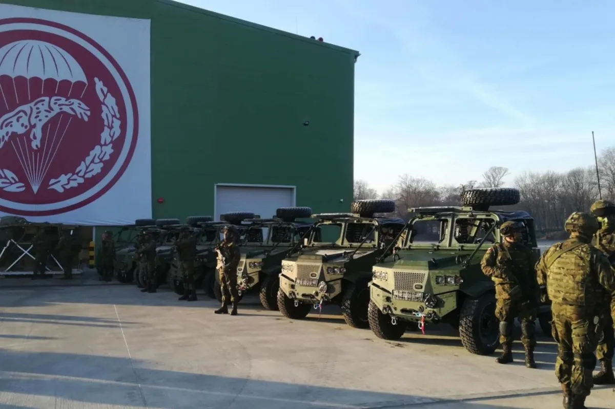 Spadochroniarze z krakowskiej brygady ćwiczą desant z sojusznikami