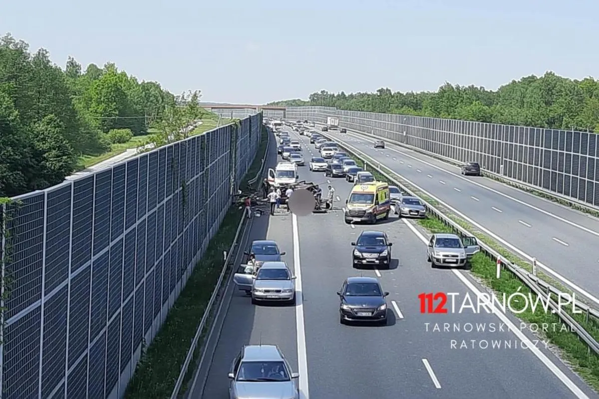 Wypadek na A4 w Biadolinach Radłowskich, lądował śmigłowiec LPR