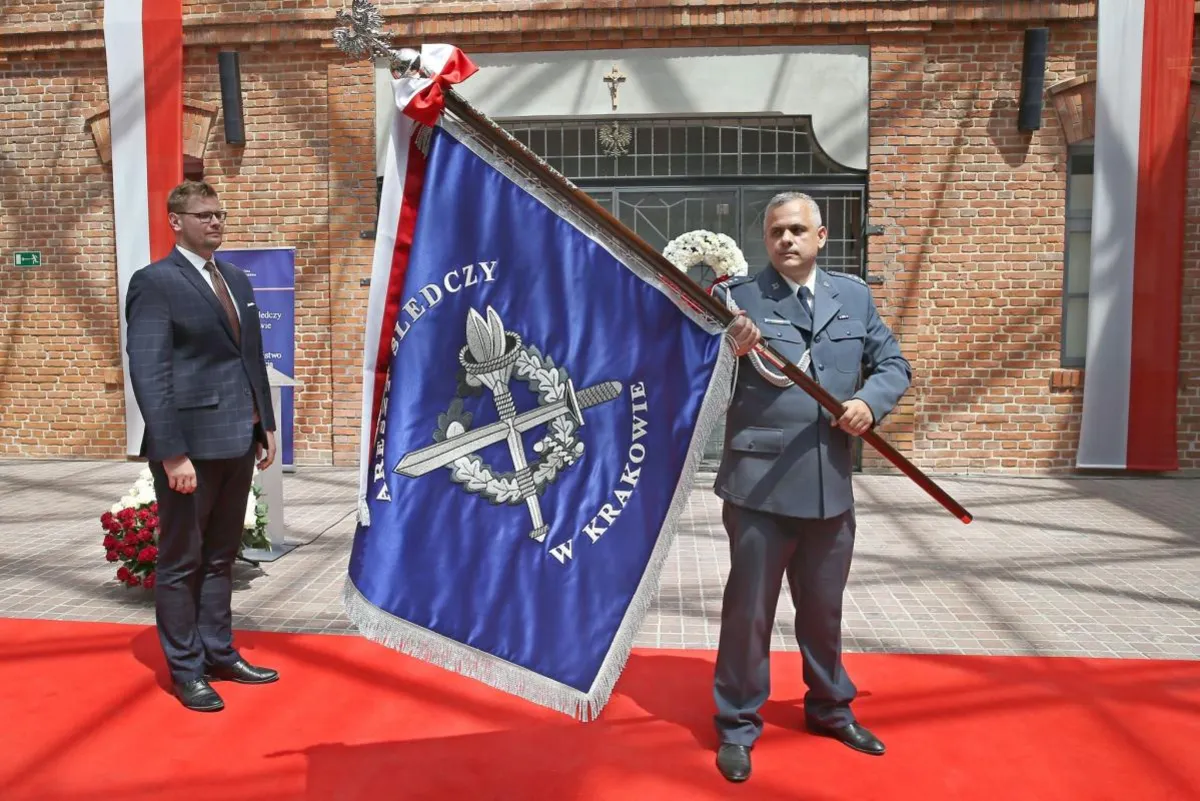 Uroczyste nadanie sztandaru Aresztowi Śledczemu w Krakowie 