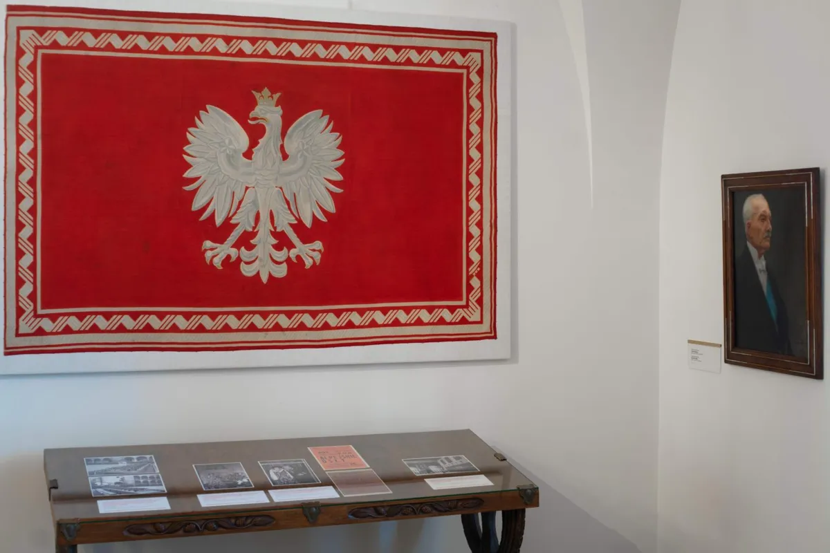 Srebra z Funduszu Obrony Narodowej i cenne pamiątki z kolekcji na wystawie w Zamku Królewskim na Wawelu
