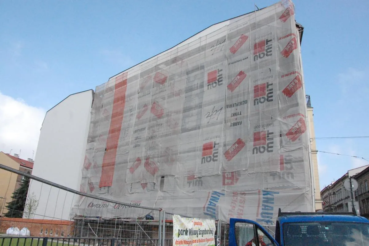 Przy ulicy Karmelickiej powstaje mural poświęcony twórczości Wisławy Szymborskiej