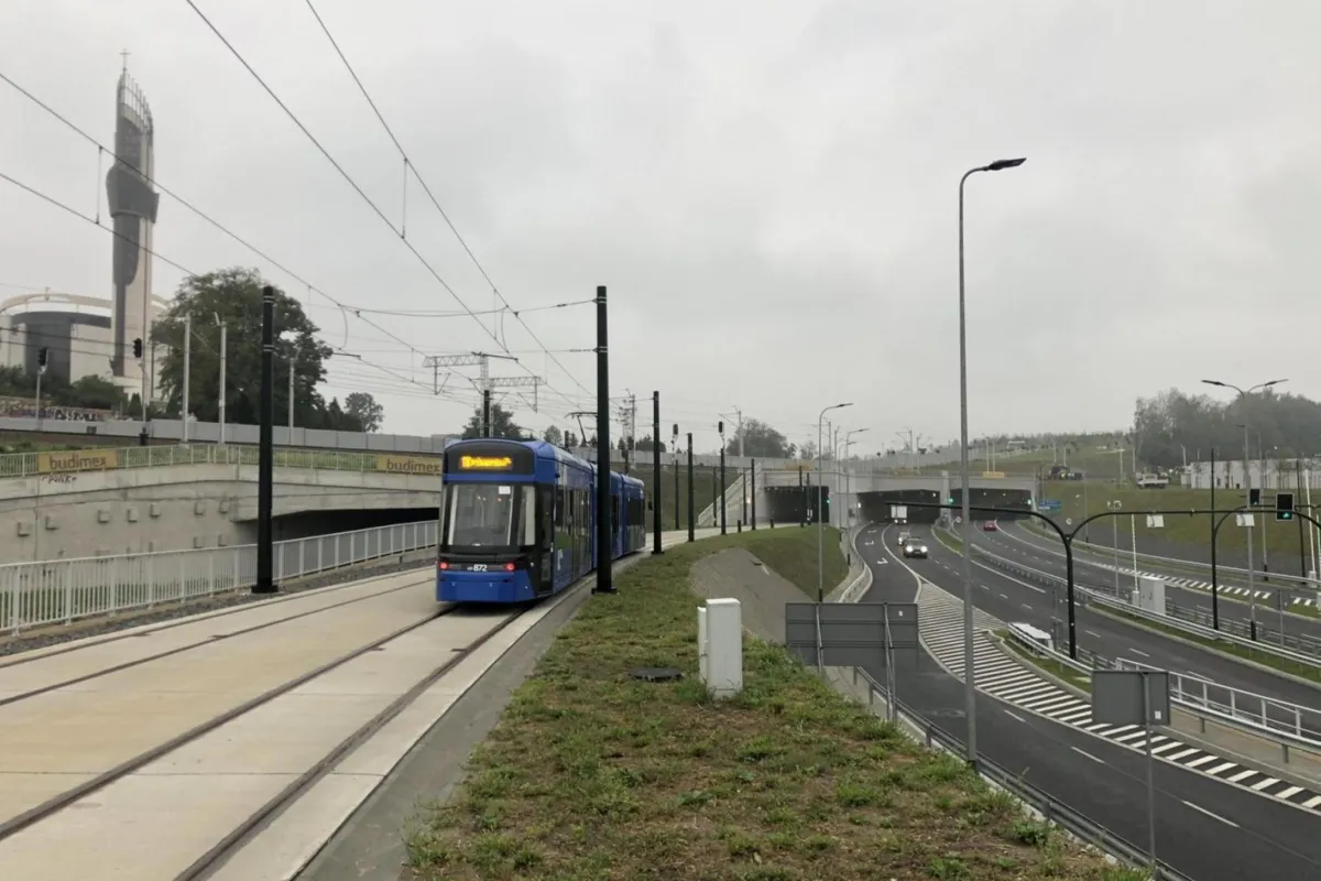 Od środy kolejne prace serwisowe na Trasie Łagiewnickiej. Zmiana tras linii 196 i 608 