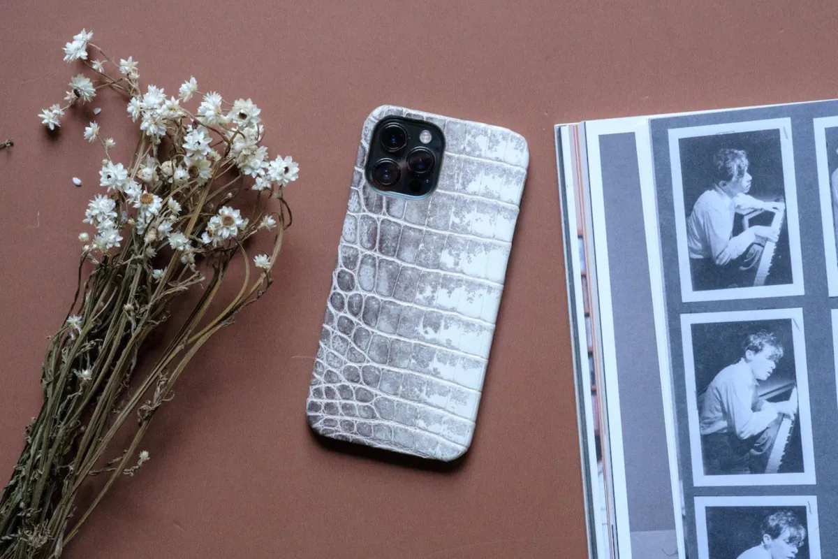 W jaki sposób chronić telefon przed skutkami upadku z wysokości?