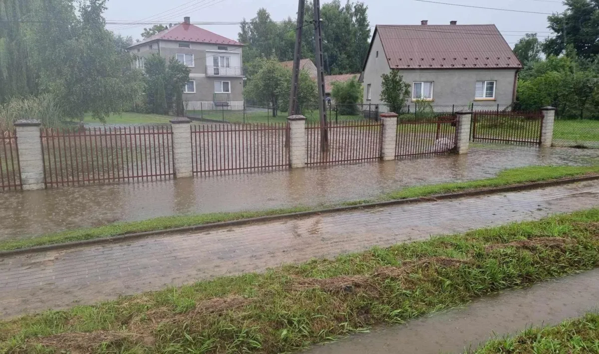 Małopolska pod deszczowymi chmurami. Ponad sto interwencji straży pożarnej