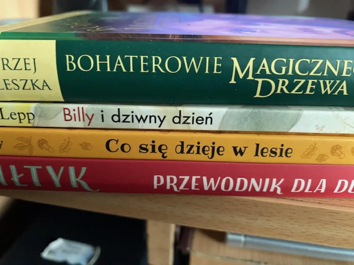 Ziemianie, Billy, las, Bałtyk i Stwór. Alfabet na wakacjach 23.7.23.