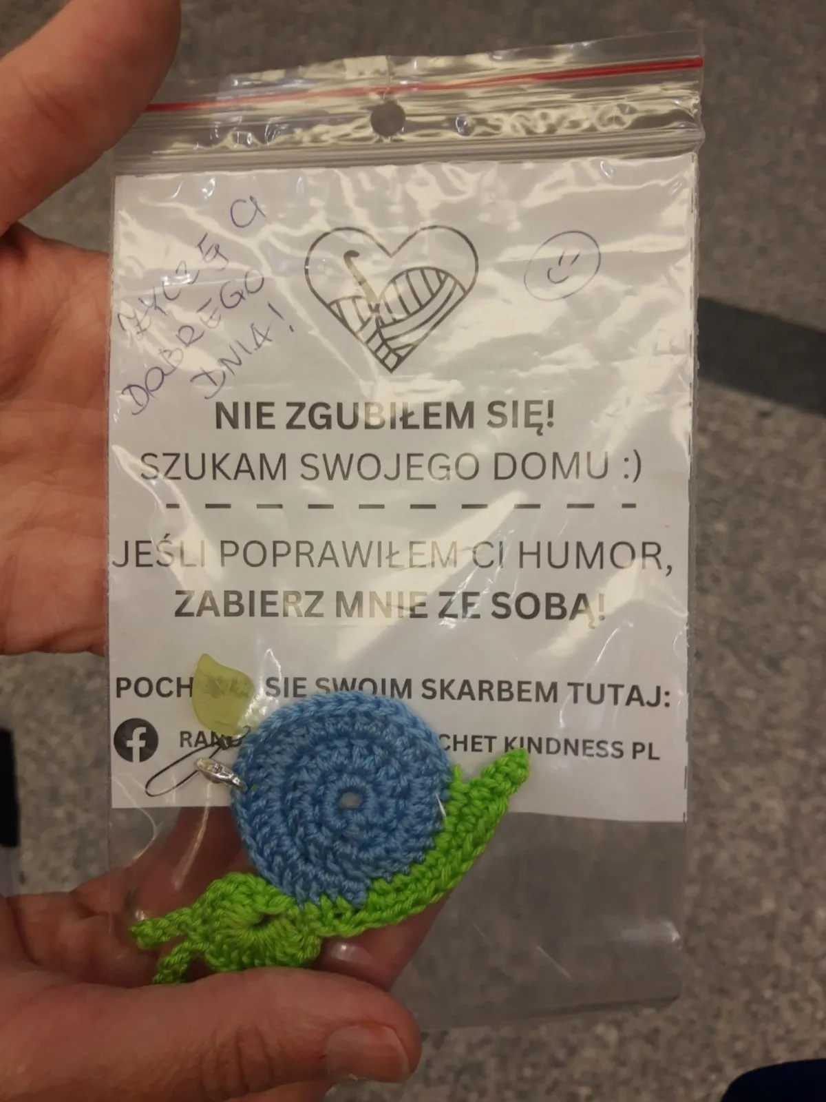 Random Acts of Crochet Kindness, czyli „przypadkowe działania szydełkowej uprzejmości”