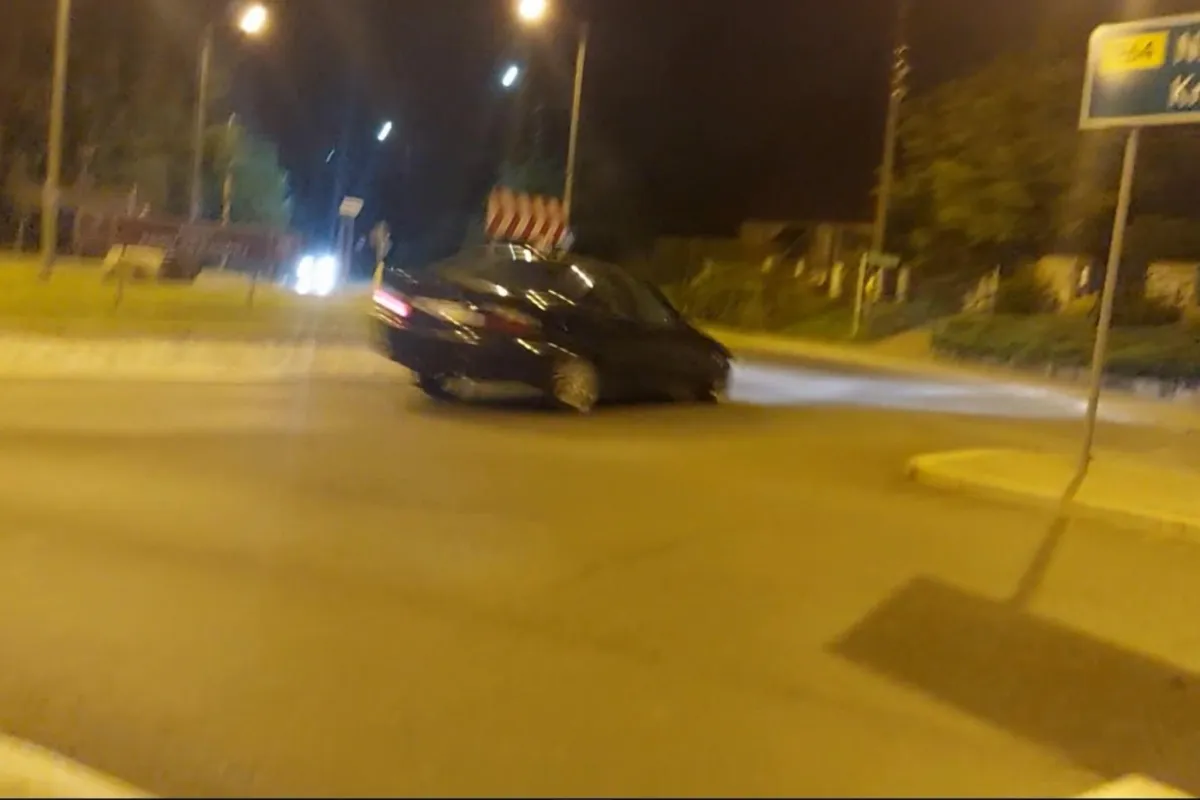 "Drifty" po wielickich ulicach zakończone wysokim mandatem. WIDEO