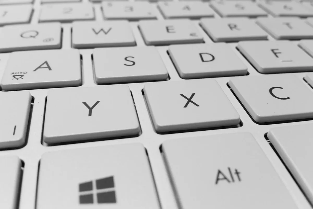 Resort cyfryzacji: zachęcamy szkoły do odsyłania umów, bez nich nie możemy przekazać laptopów 