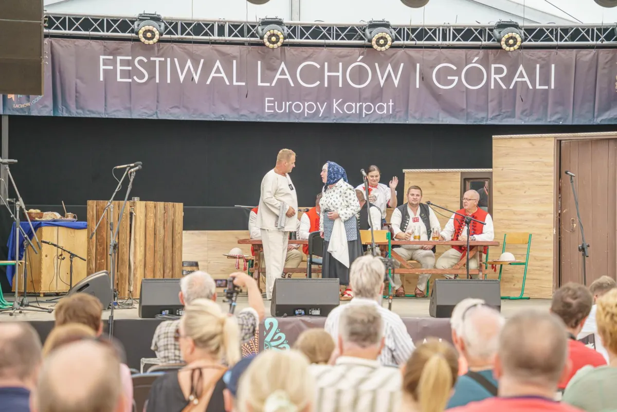 Ponad 30 zespołów regionalnych z Polski, Litwy i Słowacji zaprezentowało się na Festiwalu Lachów i Górali w Piwnicznej