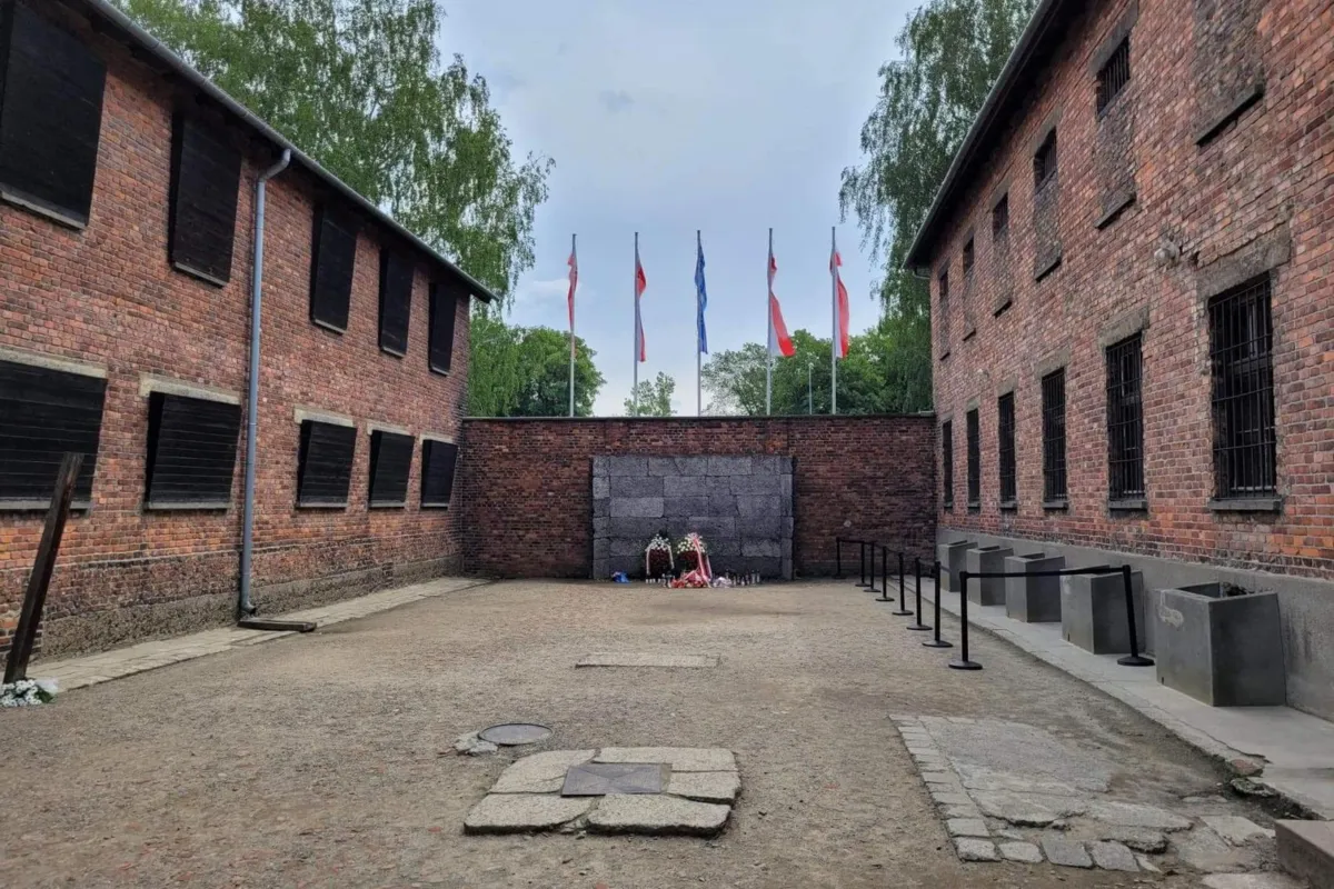 Polacy upamiętnili Żydówki, ofiary masakry w podobozie Auschwitz