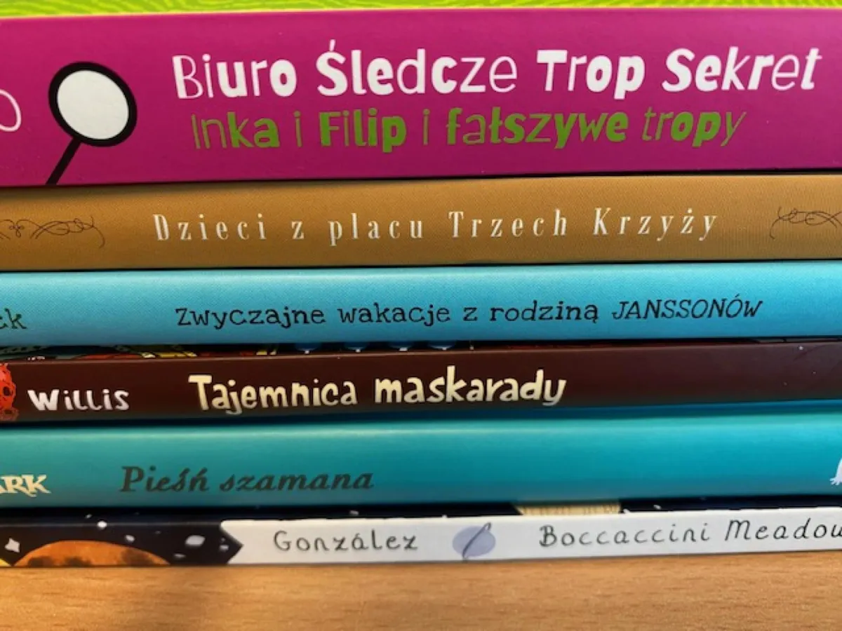Wojenna historia, bajki i  tajemnice Widmarka, przewodnik po niebie i biuro śledcze. Alfabet 15.10.23