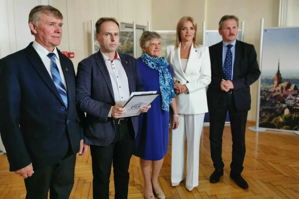 Tarnowscy radni PiS pytają prezydenta miasta o zmiany umów prezesów miejskich spółek