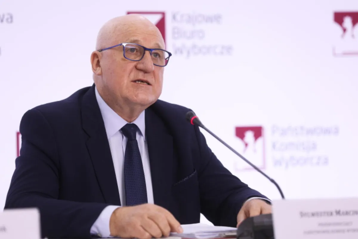 PKW: Pytanie wyborcy czy chce wszystkie karty do głosowania, jest niewłaściwe