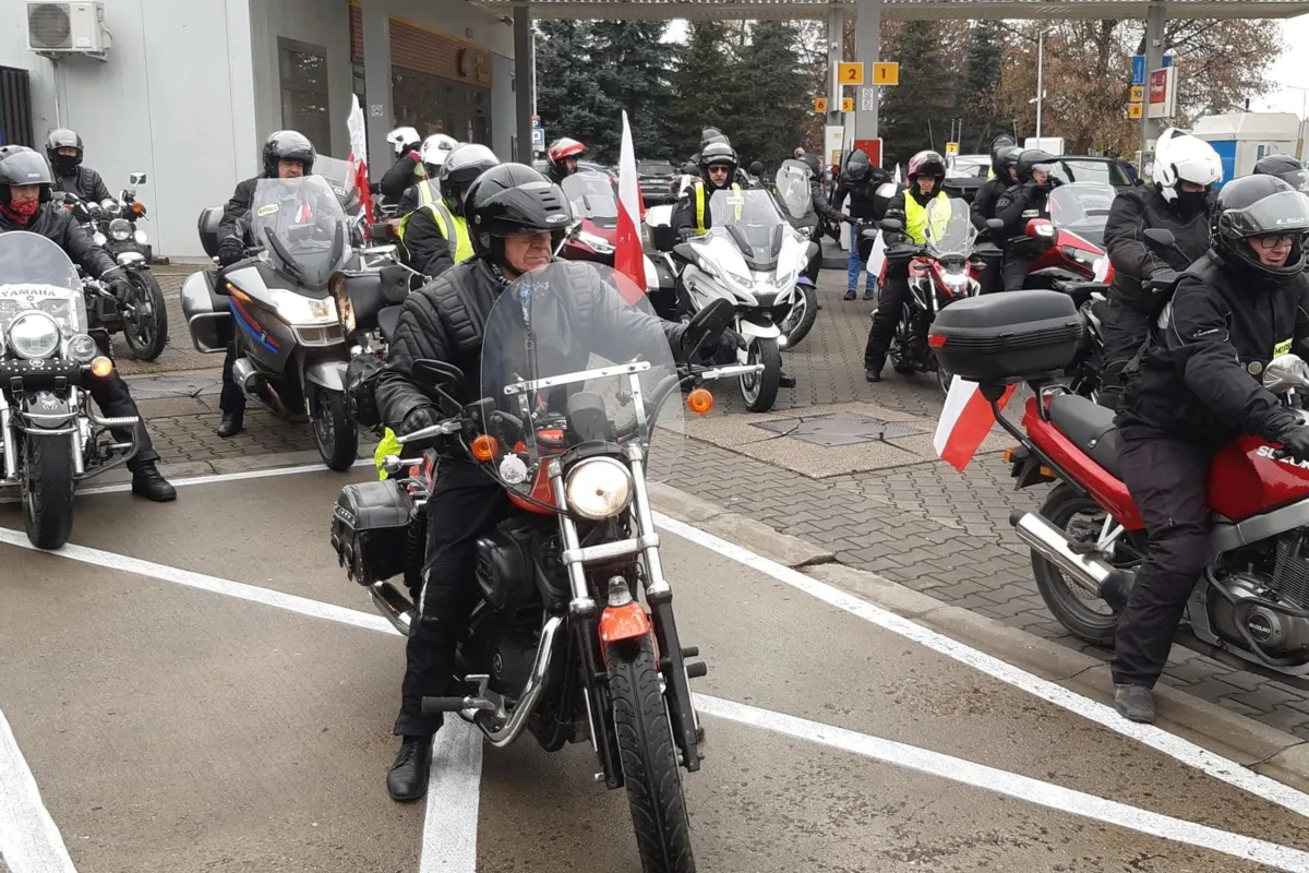 Pokonali 105 km na motocyklach by uczcić 105 rocznicę odzyskania przez Polskę niepodległości