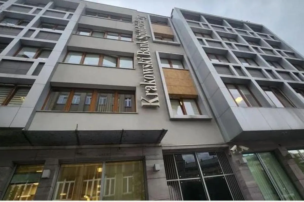 Krakowski Bank Spółdzielczy powołał dotychczasowego Przewodniczącego Rady Nadzorczej Piotra Skoczka na stanowisko pełniącego obowiązki Prezesa Zarządu