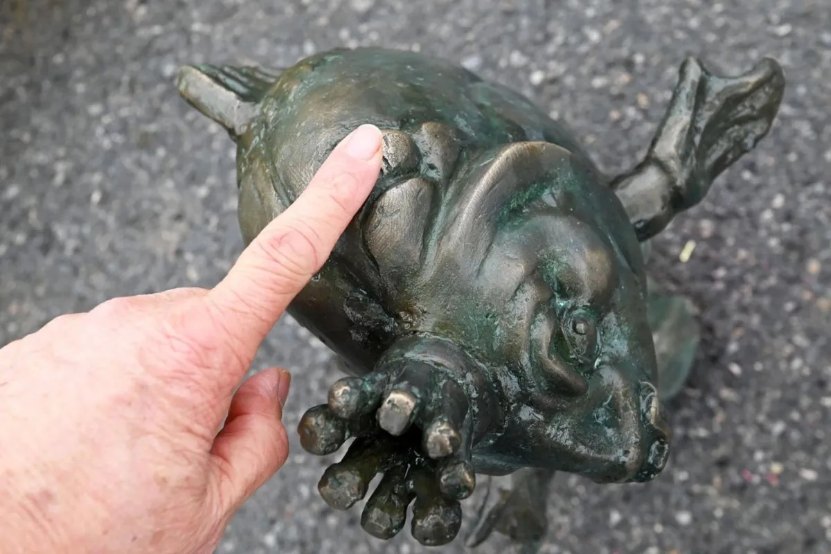 Wrocław ma krasnale, Kraków smoki, a Zator - odlane z brązu figurki karpi