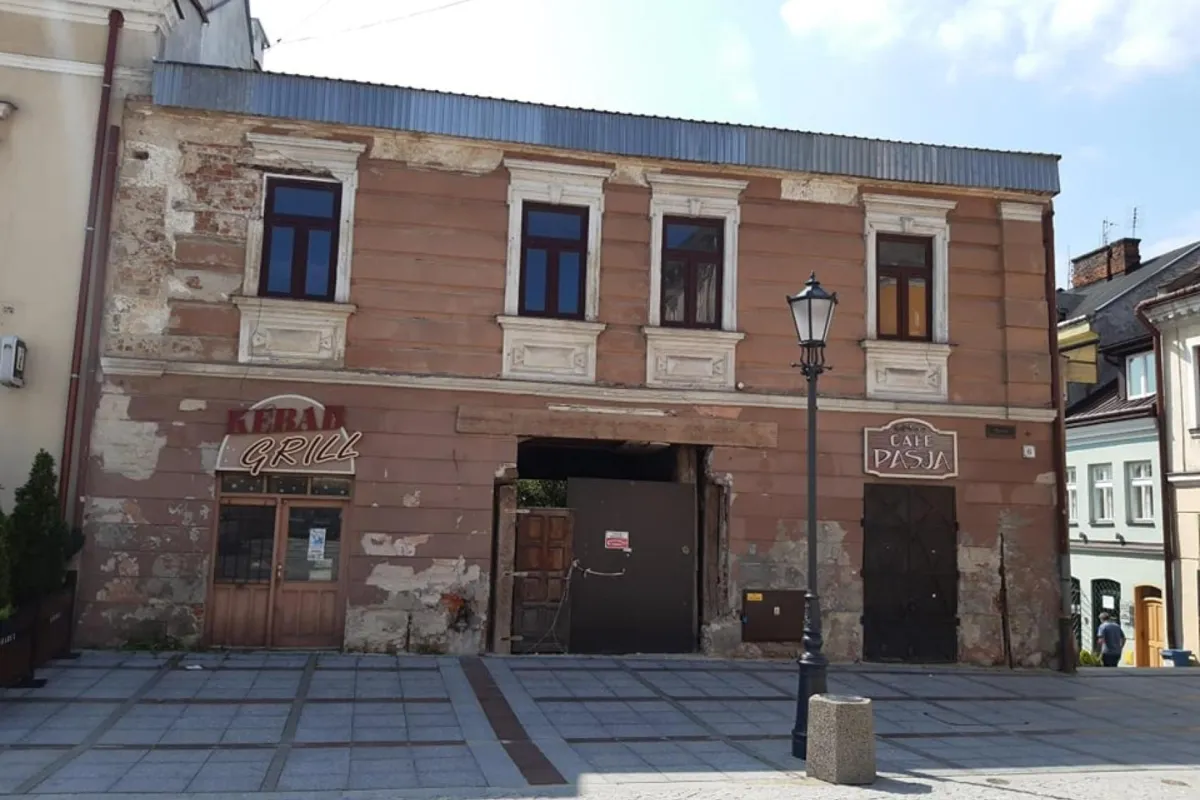 Kolejne fiasko negocjacji ws. wykupu przez miasto spalonej kamienicy w centrum Tarnowa