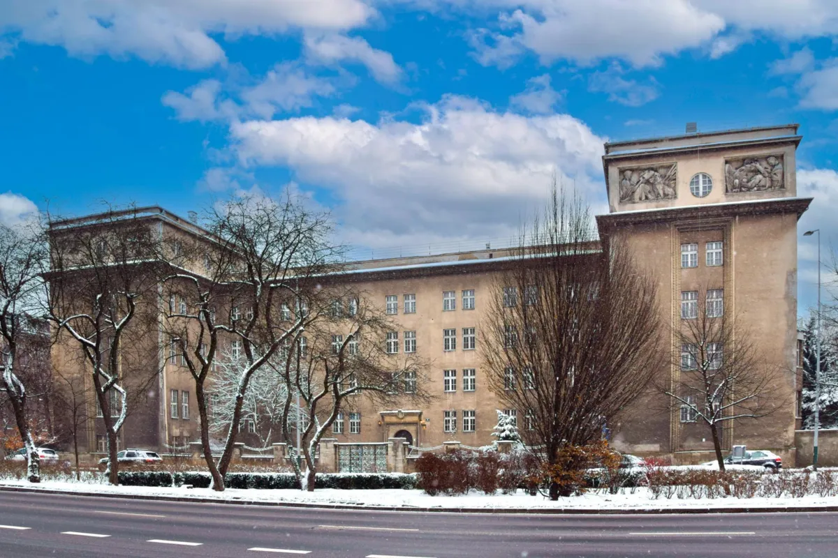 Gmach byłego Seminarium Śląskiego będzie nową siedzibą krakowskiej filii Uniwersytetu SWPS