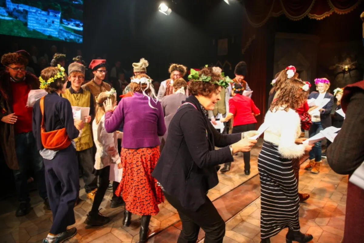 Spotkanie potomków Aleksandra Fredry na scenie Krakowskiego Teatru Scena STU