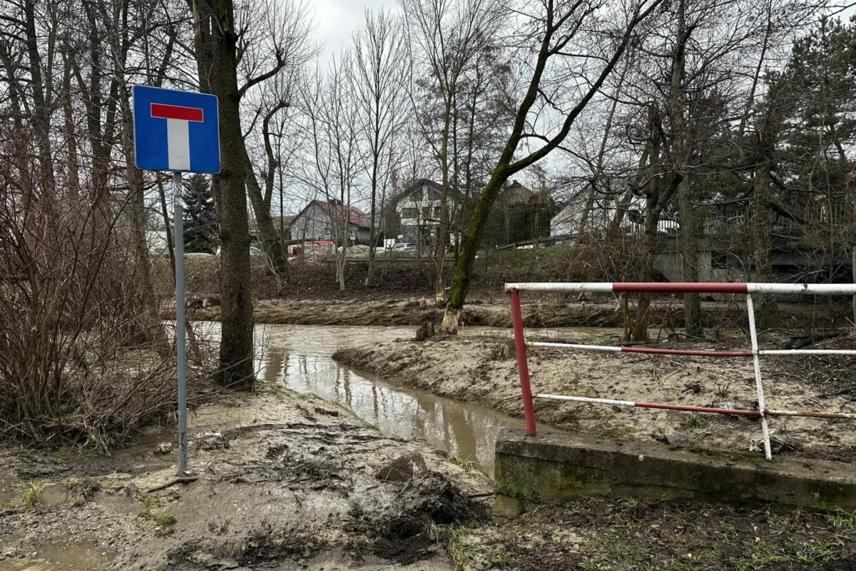 Sprzątanie po ulewach w Zielonkach