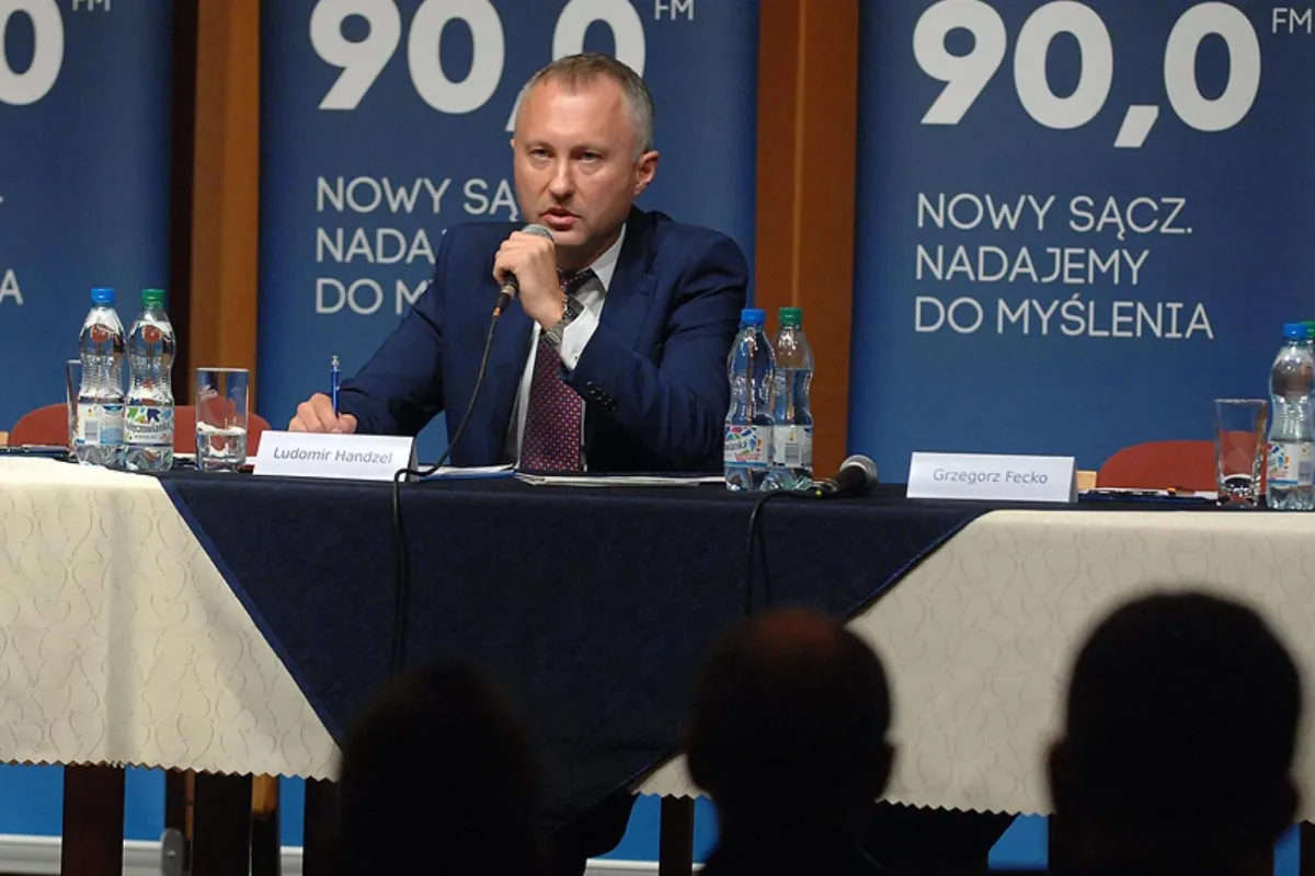 Ludomir Handzel: W środę podpisaliśmy umowę na dokończenie elewacji stadionu Sandecji