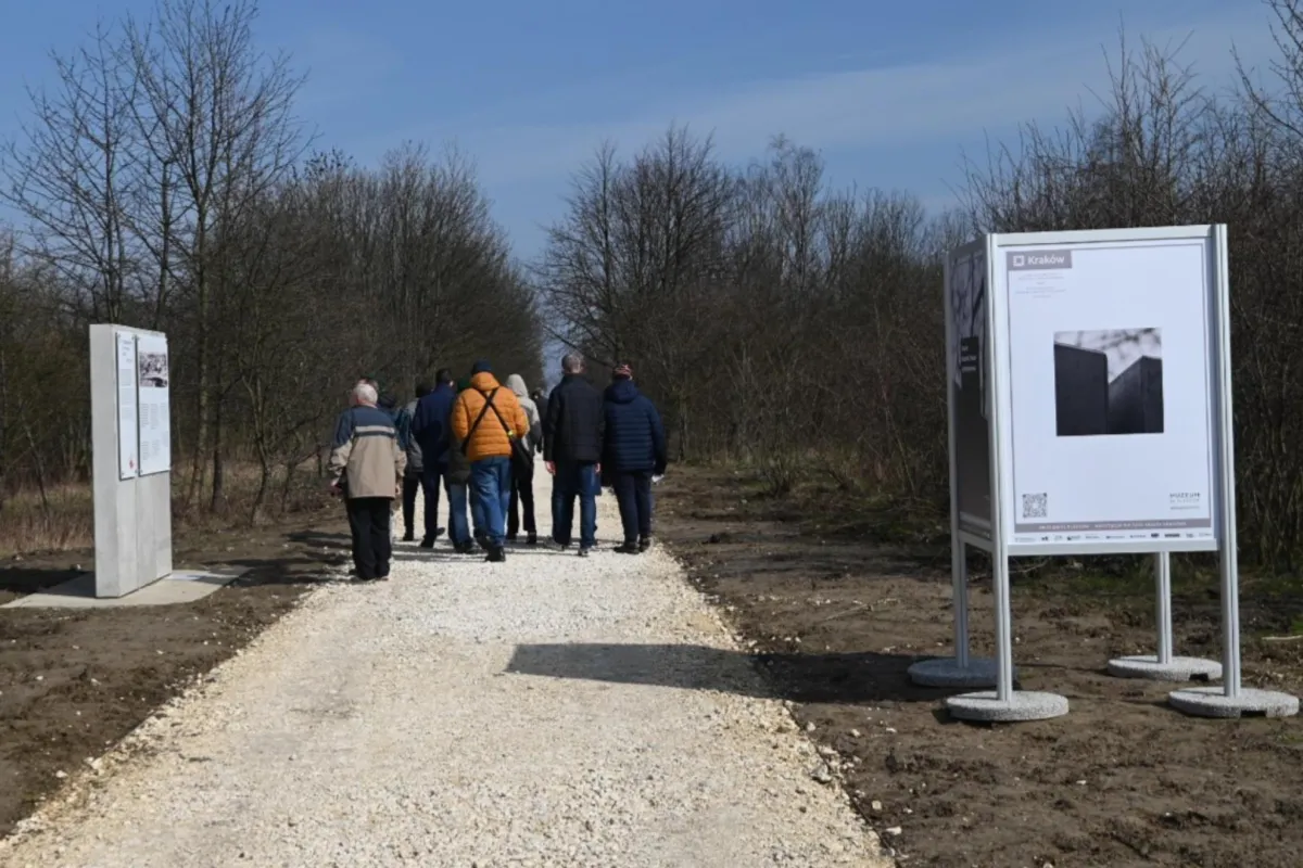 Wystawa na terenie byłego nazistowskiego obozu KL Plaszow