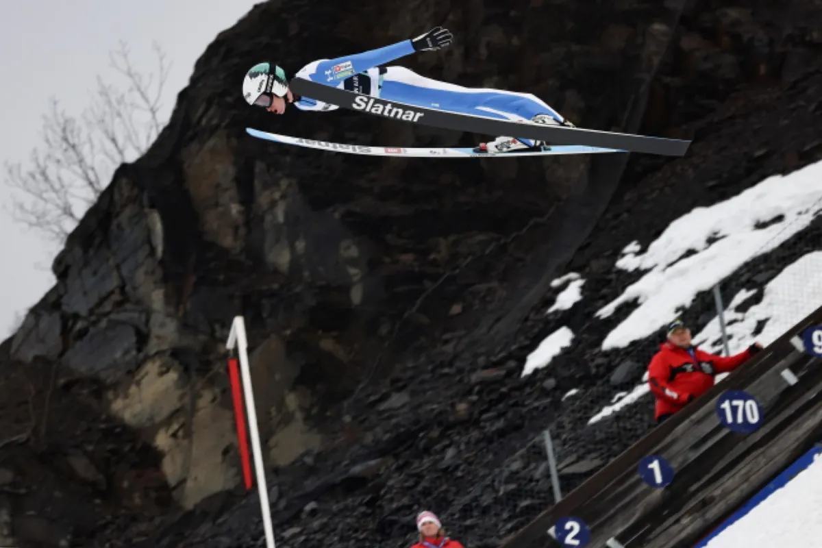 Konkurs skoków Pucharu Świata w Vikersund został odwołany. Jego rozpoczęcie dwa razy przekładano