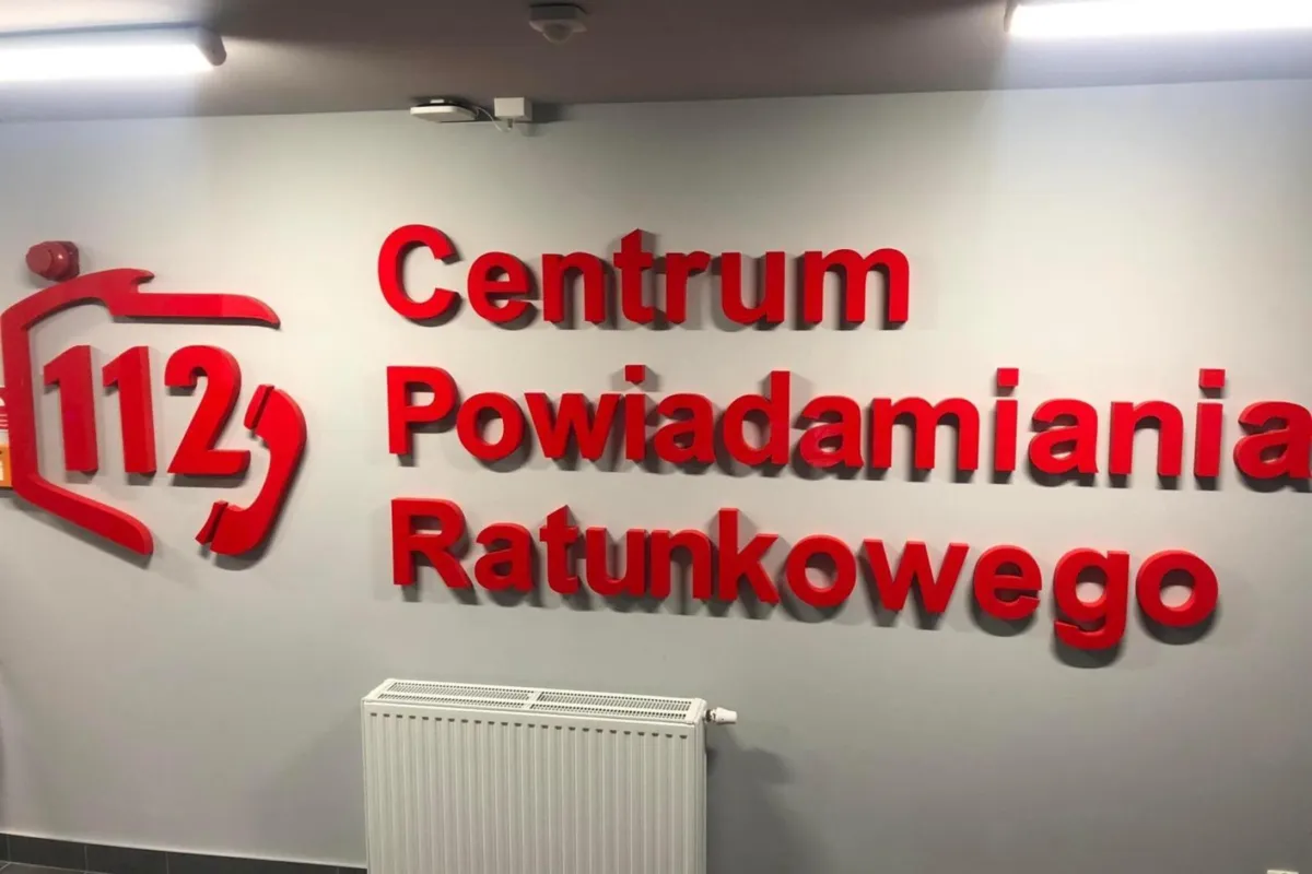 Nadchodzą zmiany w prawie telekomunikacyjnym. Operator 112 pozna lokalizację dzwoniącego, będzie też jedna ładowarka