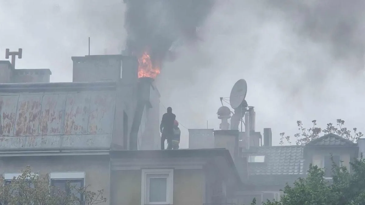 Groźny pożar w restauracji w centrum Gorlicach. Ogień zagrażał kilku budynkom