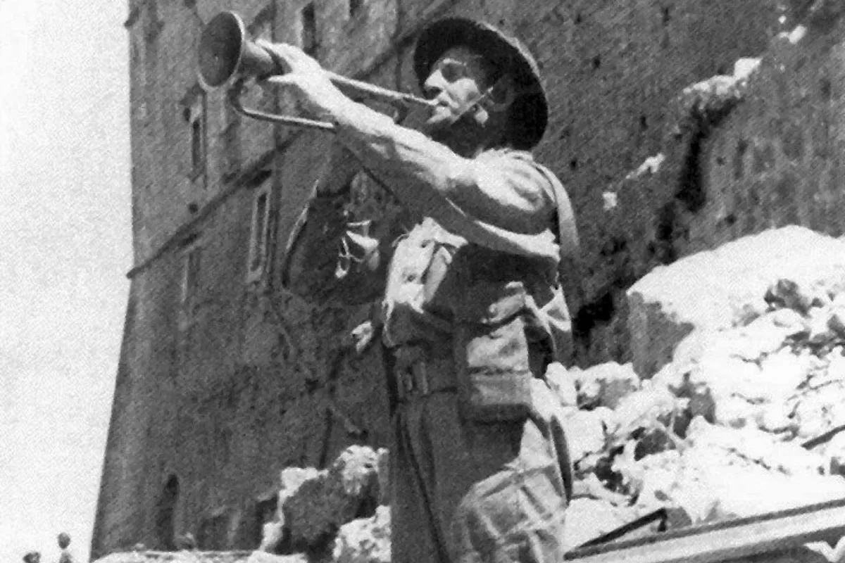 80 lat temu polski trębacz odegrał hejnał mariacki na gruzach Monte Cassino po zwycięstwie żołnierzy generała Andersa