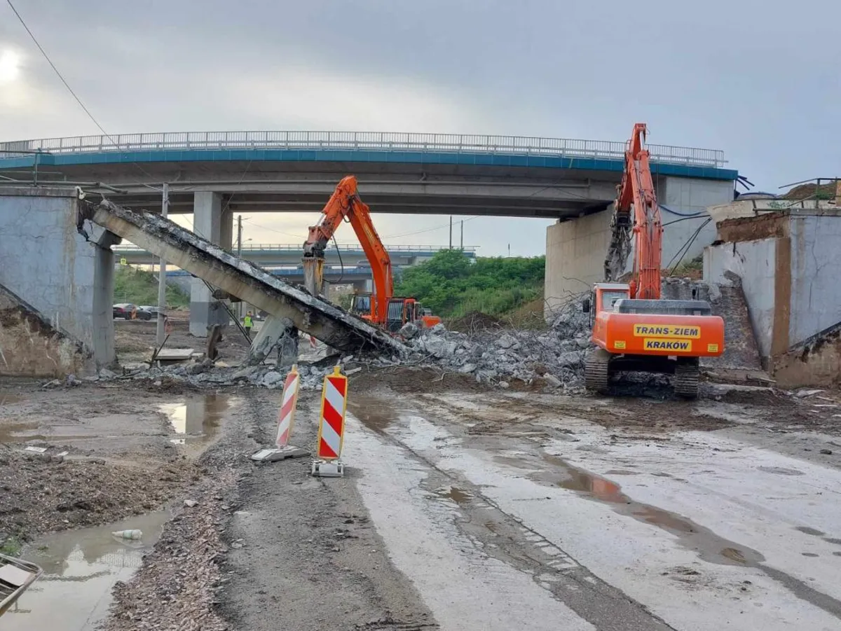 Uwaga na utrudnienia: w weekend wyburzenie starego wiaduktu tramwajowego w Krakowie