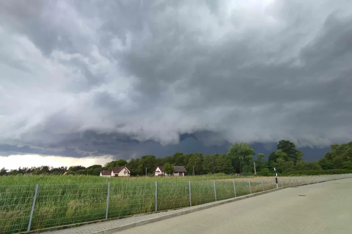 Synoptyk IMGW: w całym kraju możliwe opady deszczu i burze