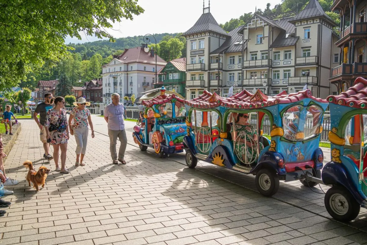 Krynica kusi atrakcjami w długi weekend. W uzdrowisku wciąż są miejsca dla turystów