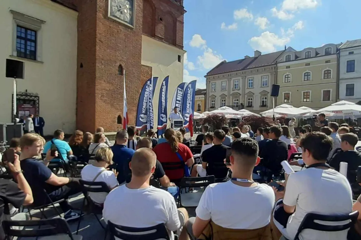 Sławomir Mentzen spotkał się z mieszkańcami Tarnowa. "Teraz Unia Europejska ręcznie steruje naszym życiem"