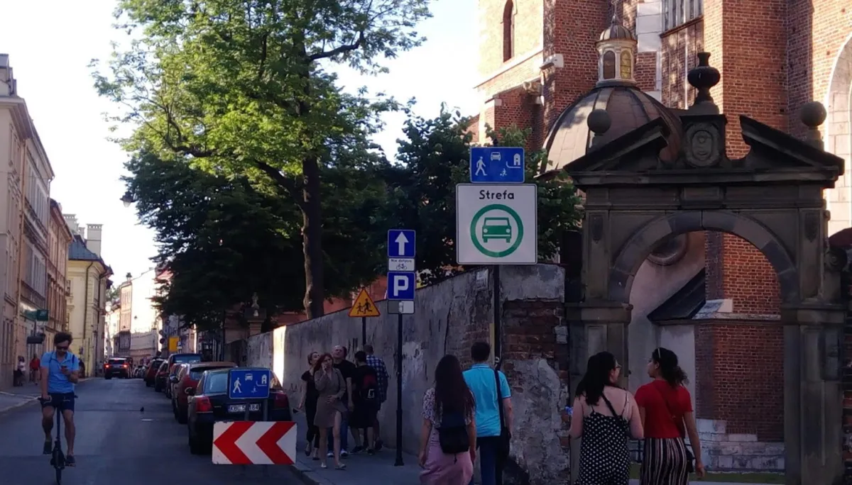 Centrum Krakowa bez parkingów. Za miejsce postojowe trzeba zapłacić nawet 1500 zł