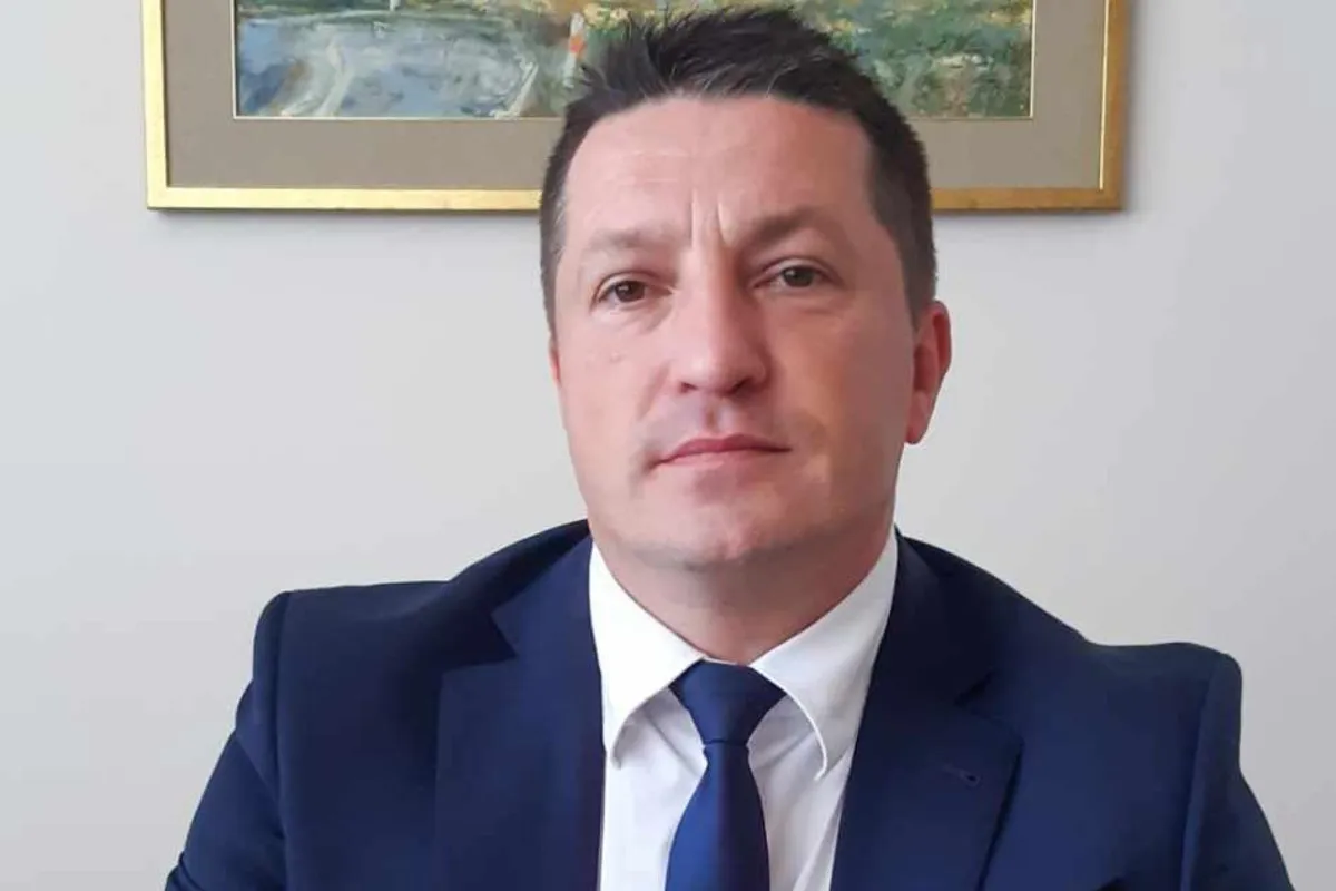 Po 14 latach stracił posadę wójta Gnojnika. Został zastępcą burmistrza Radłowa