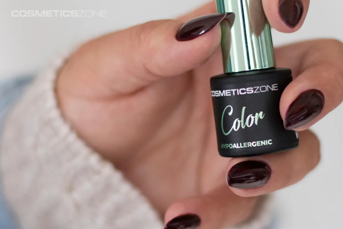 Jak zadbać o paznokcie podczas wakacji? Oto porady Cosmetics Zone