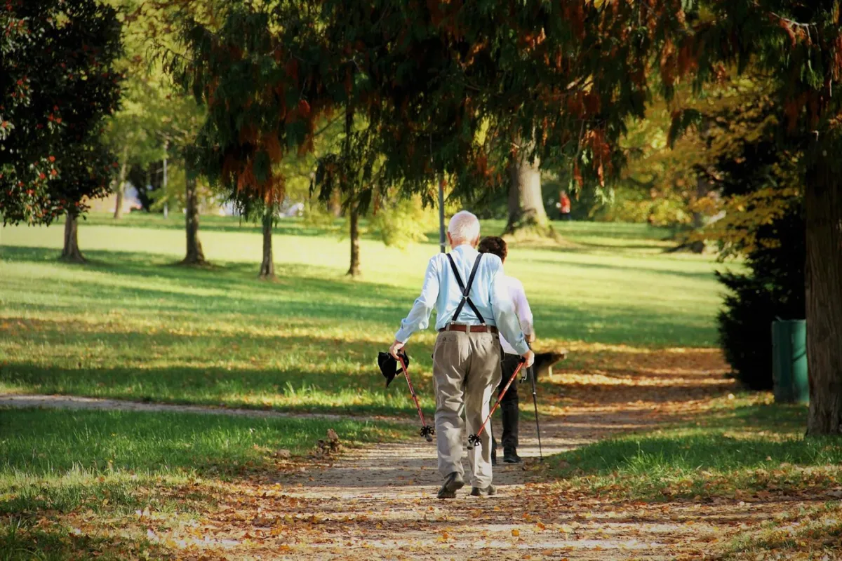 Geriatra: w upalne dni seniorzy nie powinni wychodzić z domu zwłaszcza w godz. 11-16